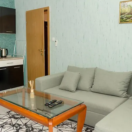 Cute And Central 1-bd With Balcony דירה