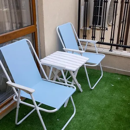 Cute And Central 1-bd With Balcony *