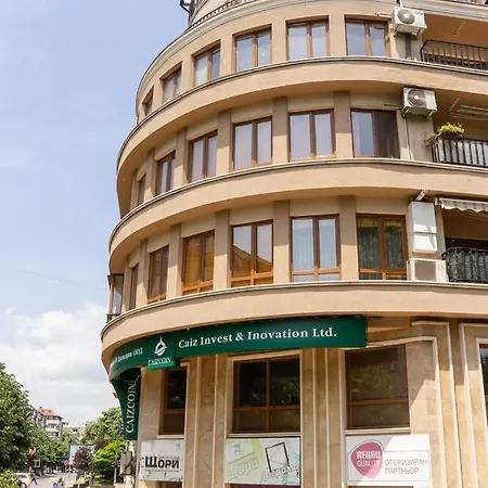 דירה Cute And Central 1-bd With Balcony *