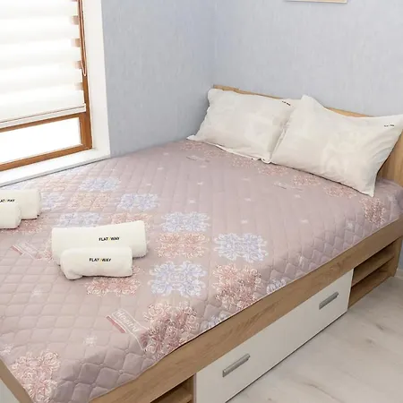 아파트 Cute And Central 1-bd With Balcony